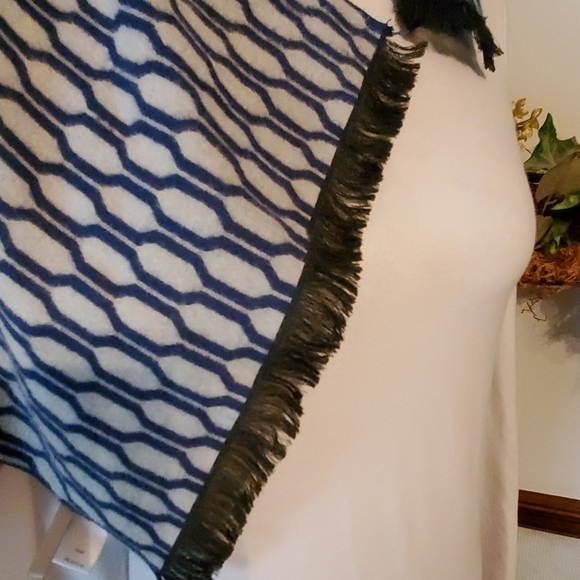 🧚‍♂️Nordstrom scarf Satin poly mix - Picture 3 of 5